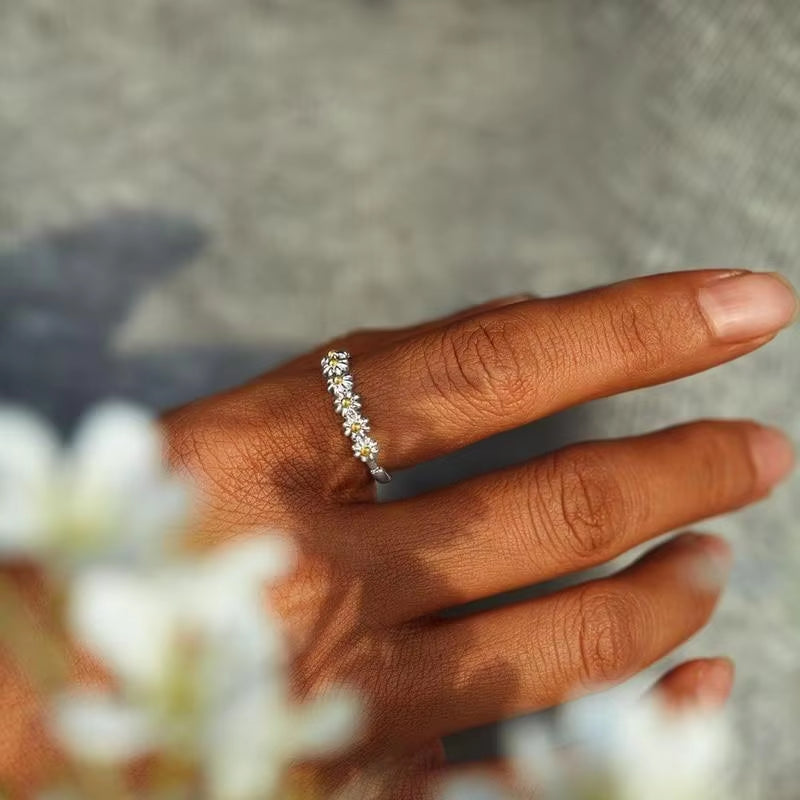 925 Sterling Silver Opening Women’S Rings New Small Daisy Designed Finger Accessories Fresh Exquisite Daily Wear Jewelry